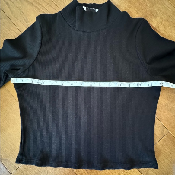 LANSTON black ribbed mock-neck long sleeve crop top - Picture 3 of 5